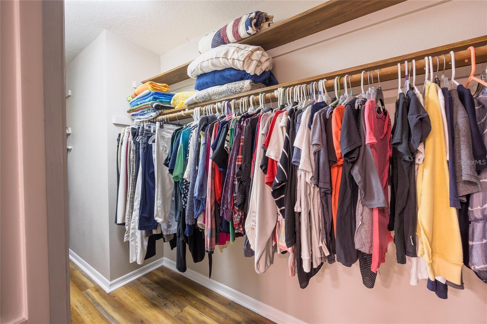 LONG LAKE ESTATES - Residential