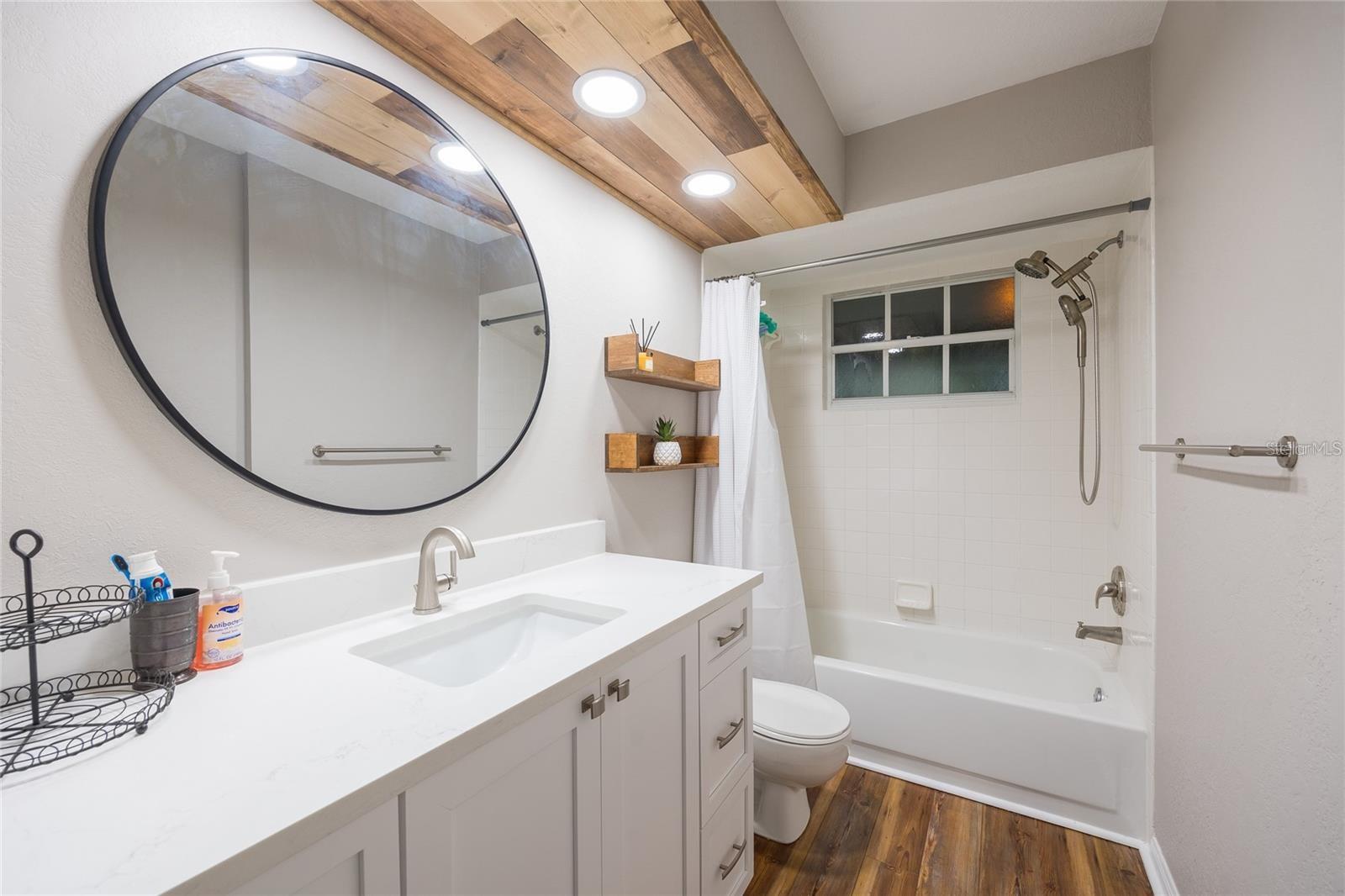 LONG LAKE ESTATES - Residential