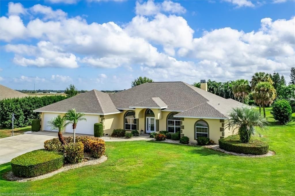 Photo of 631 Sunset Pointe Drive, Lake Placid, FL 33852 (MLS # L4957464)