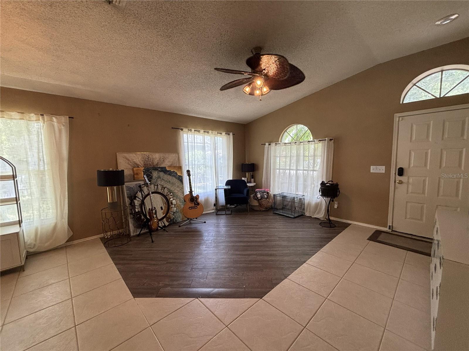 348 FOUNTAINVIEW CIRCLE