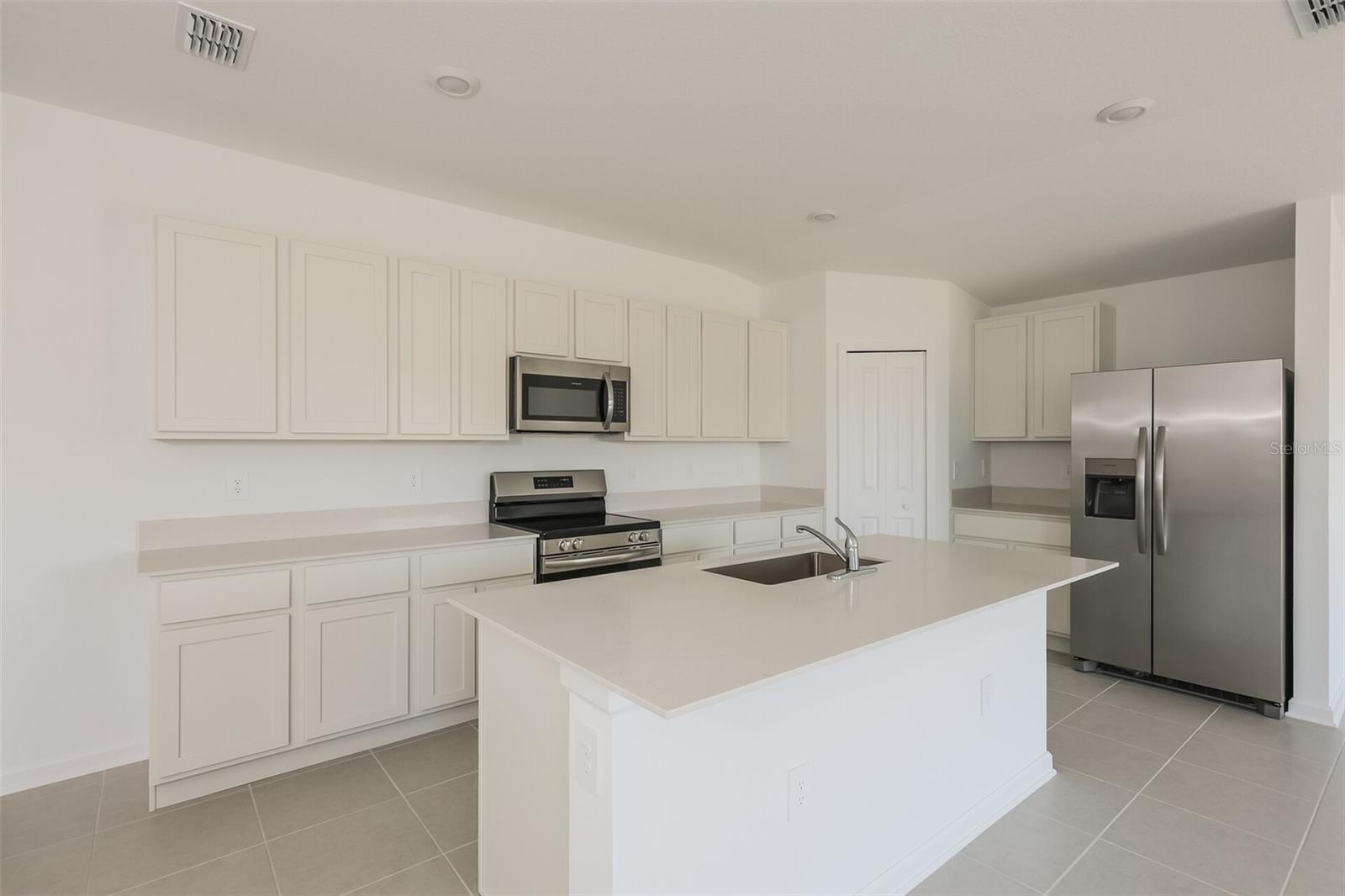 RANCHES/LK MCLEOD I - Residential Lease