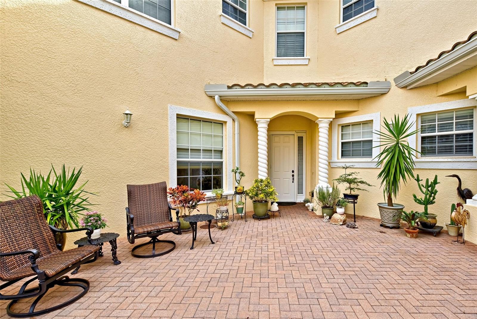1704 TRIANO CIRCLE 1704