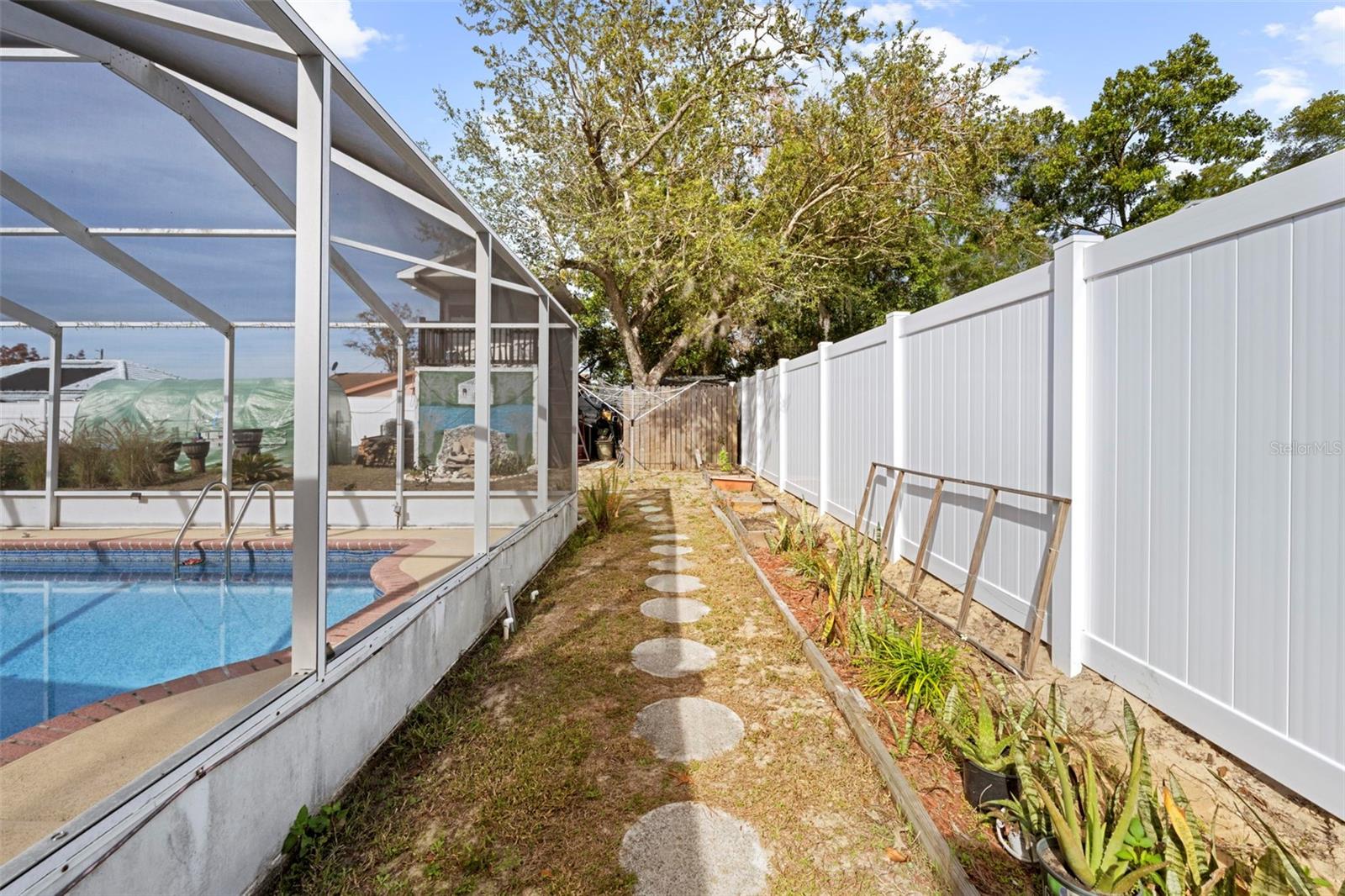 SPRING HILL - Residential