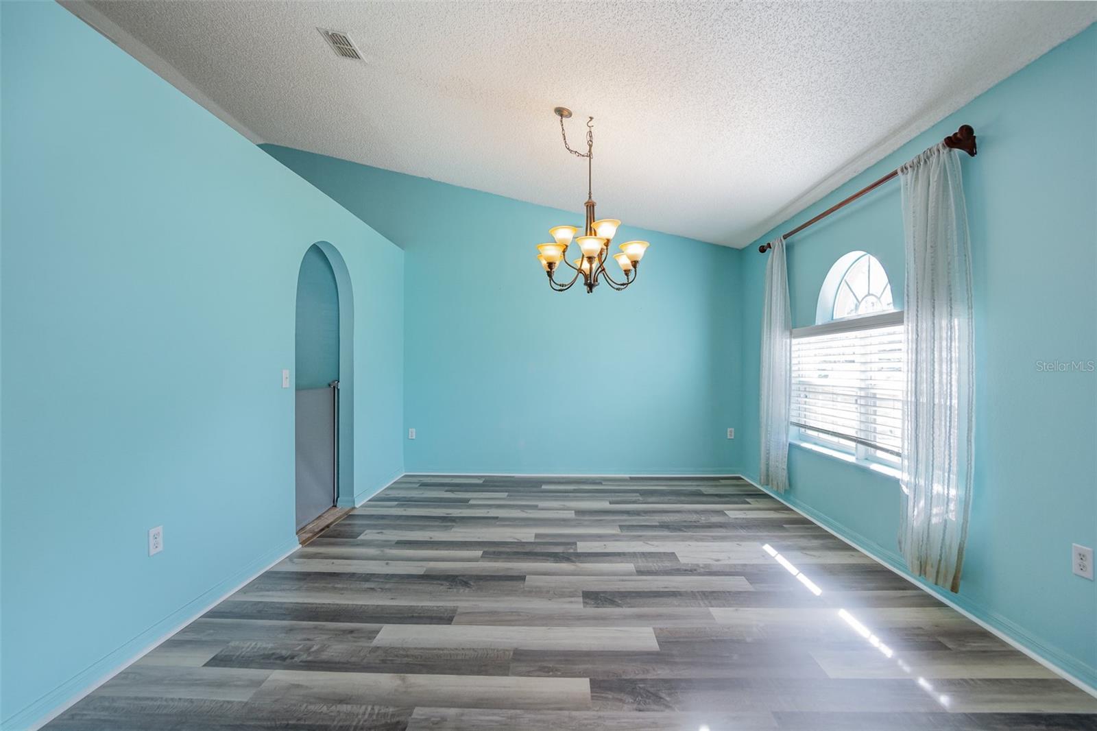 MINNEOLA PINE BLUFF PH 02 LT 98 PB 50 P - Residential