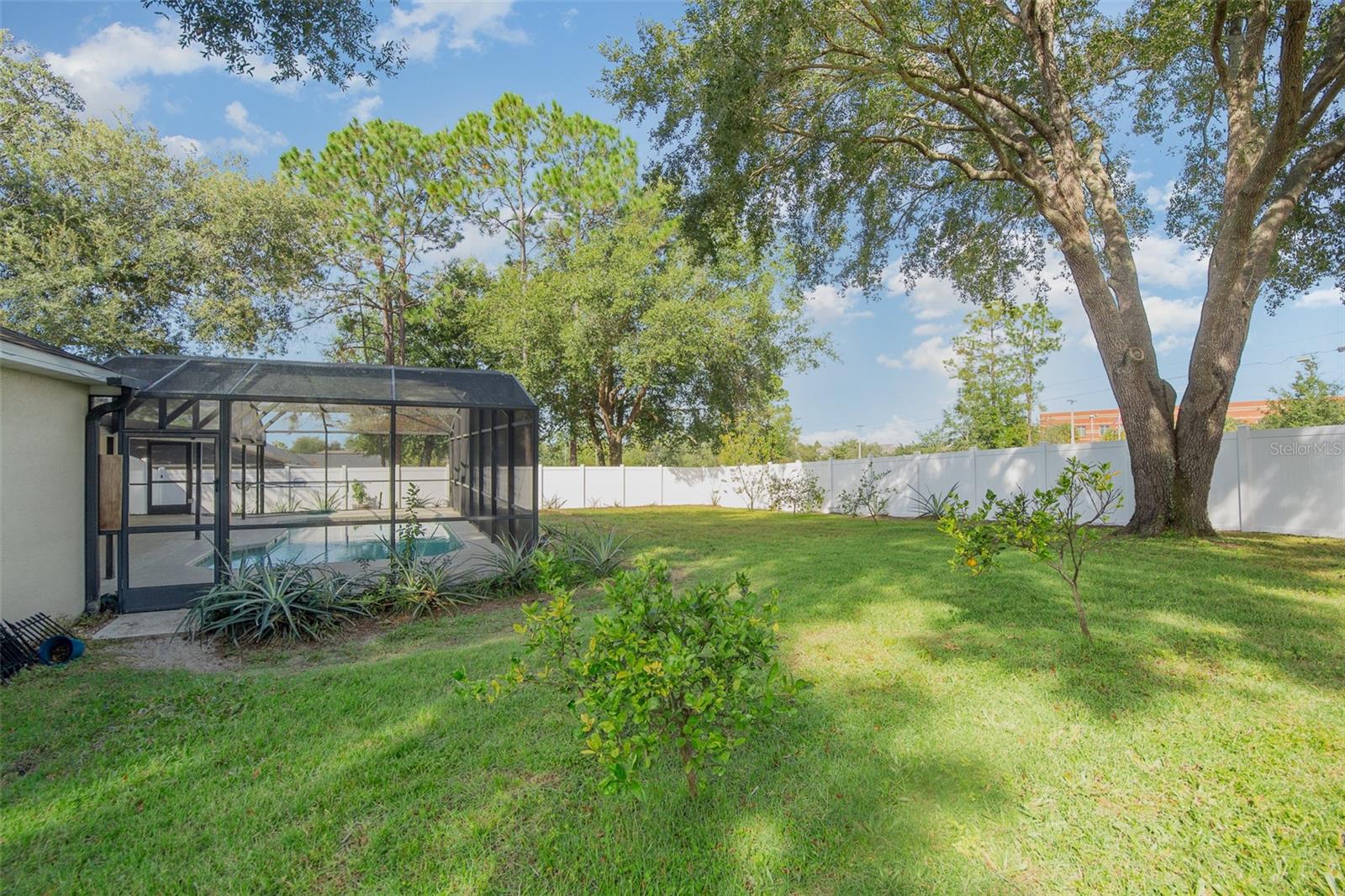 MINNEOLA PINE BLUFF PH 02 LT 98 PB 50 P - Residential