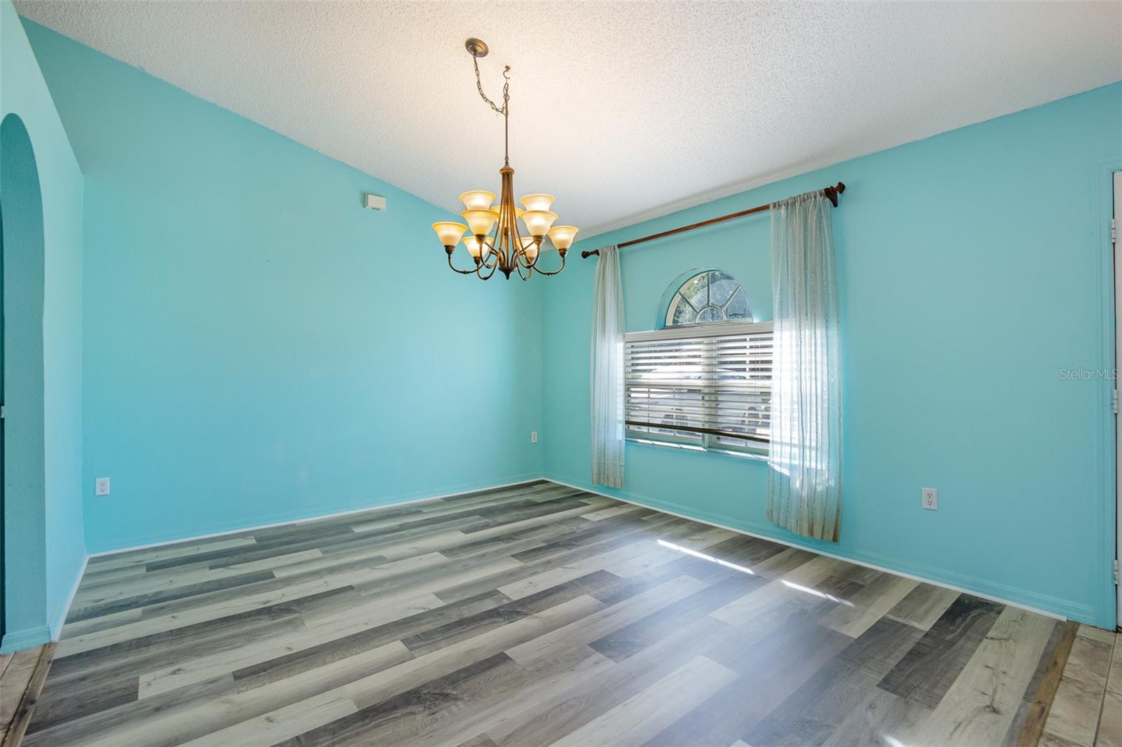 MINNEOLA PINE BLUFF PH 02 LT 98 PB 50 P - Residential