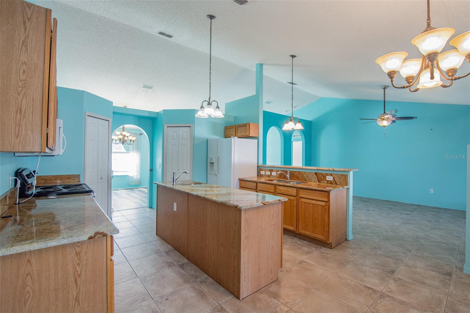 MINNEOLA PINE BLUFF PH 02 LT 98 PB 50 P - Residential