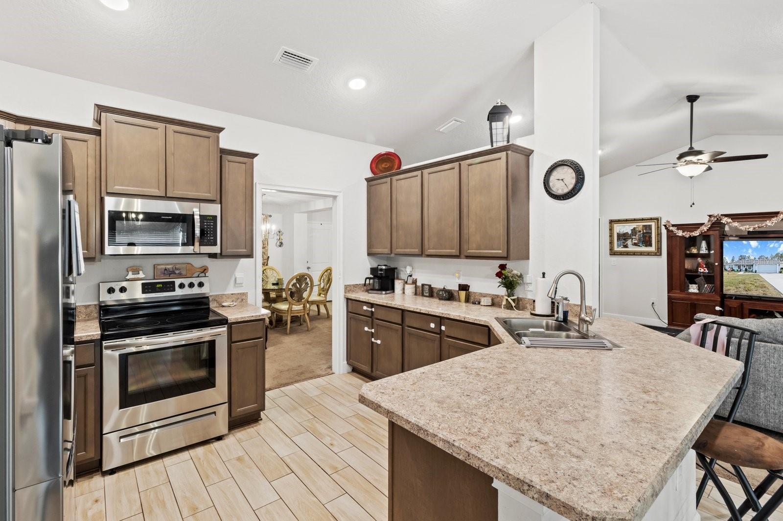 2180 W KENMORE DRIVE