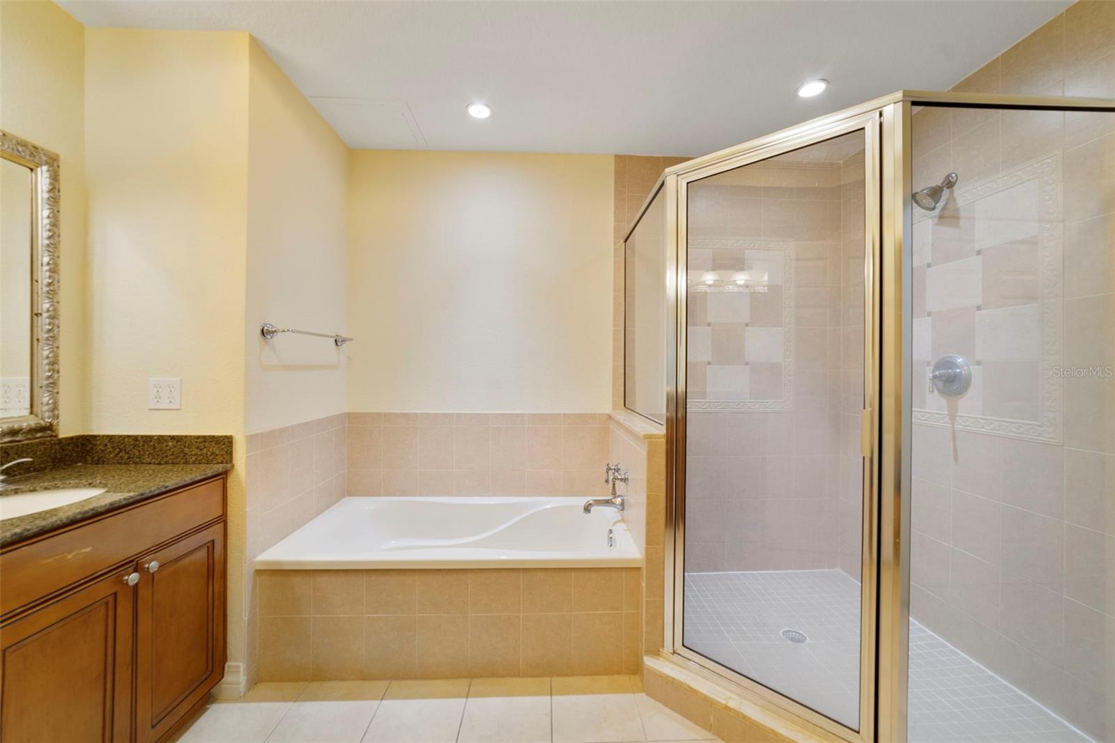 VILLAS AT REUNION SQUARE PH 4 CONDO - Residential