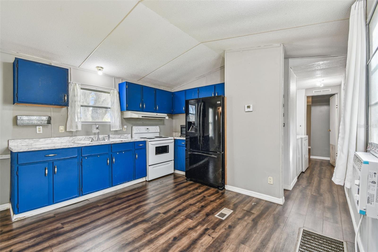 HILLCREST MANOR - Residential
