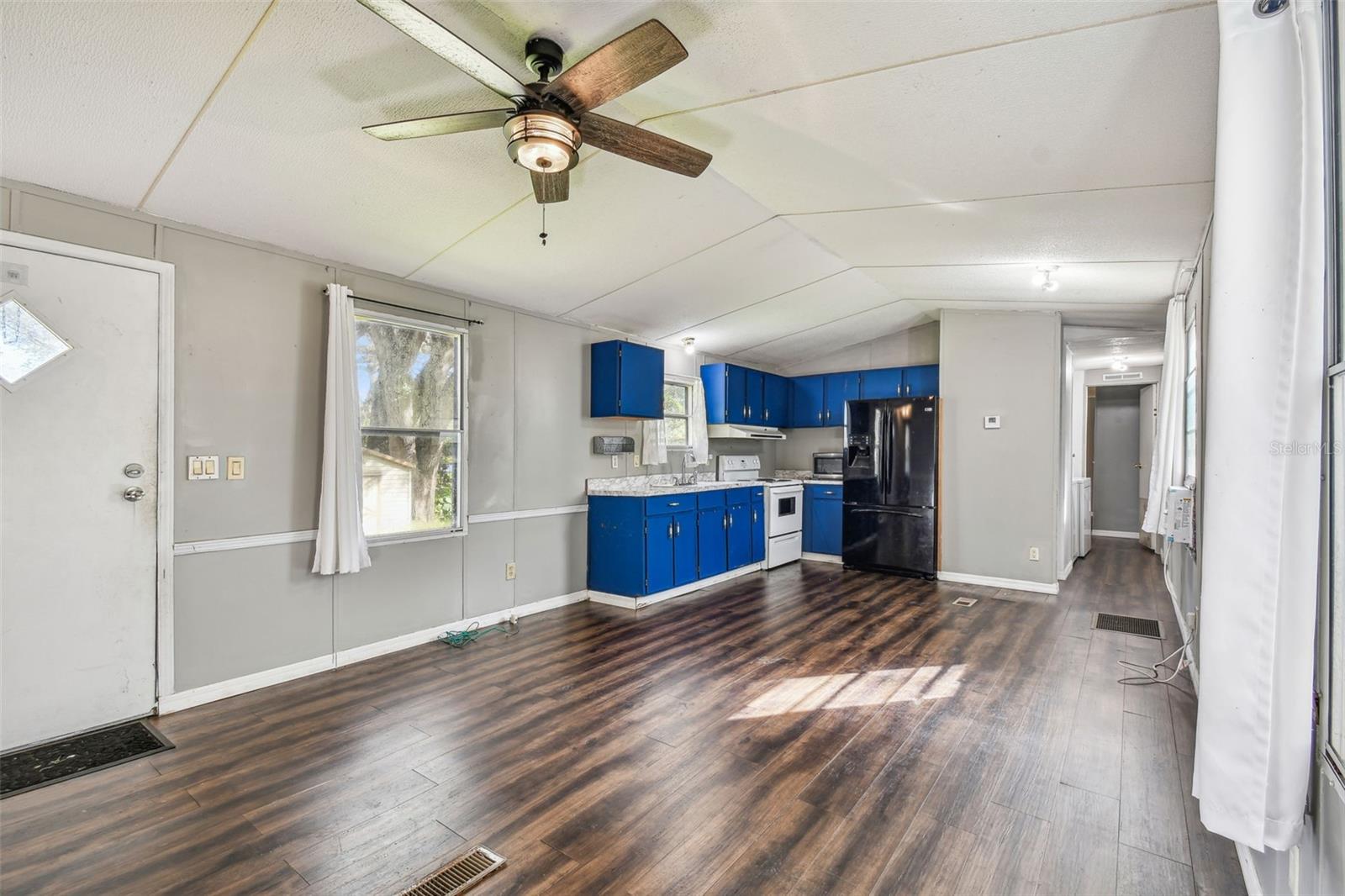 HILLCREST MANOR - Residential