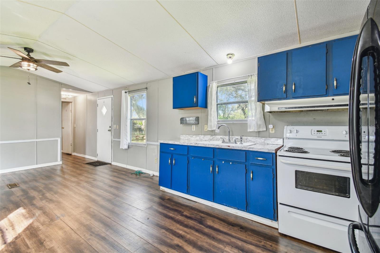 HILLCREST MANOR - Residential