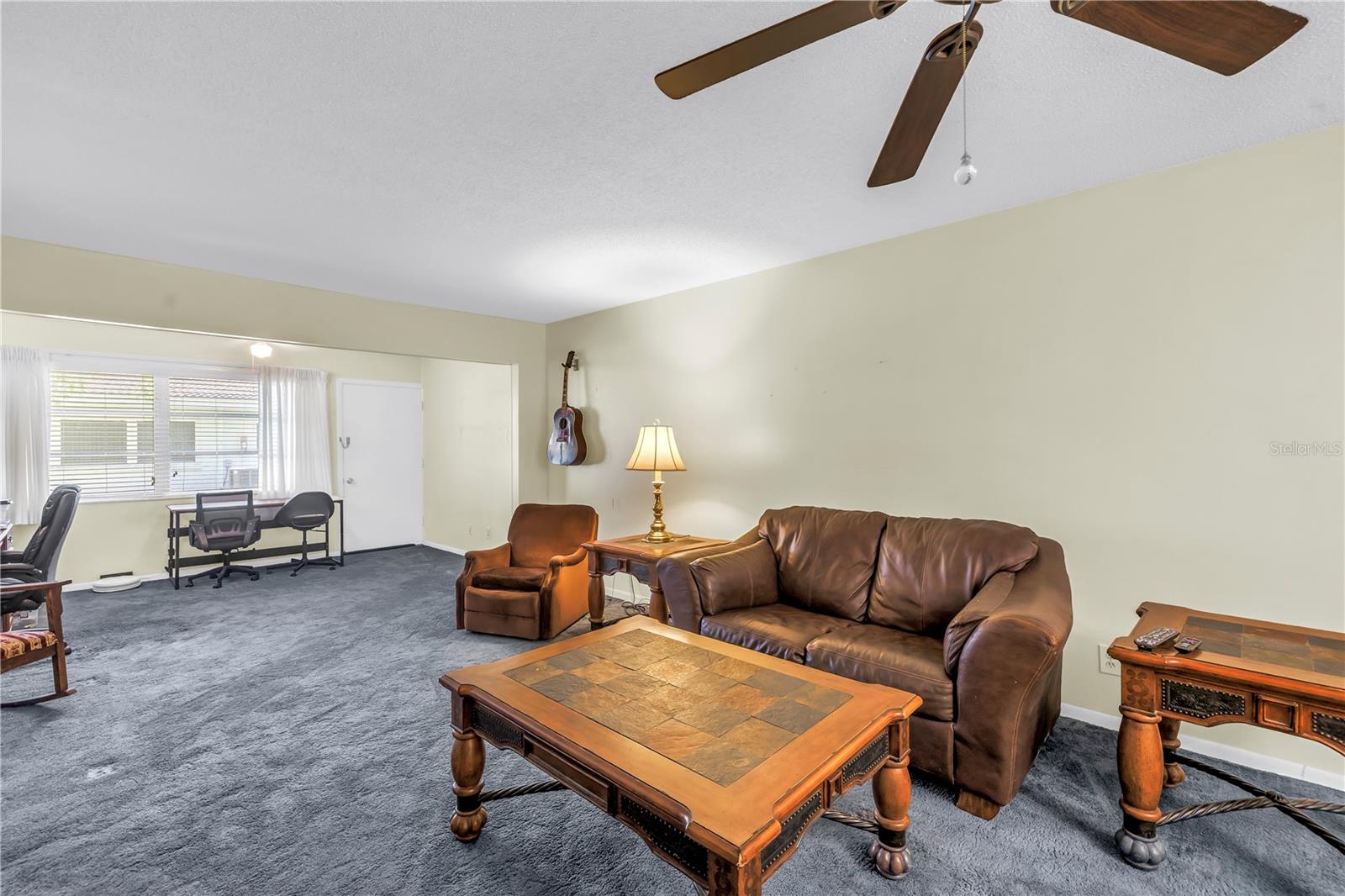 TWIN OAKS APTS - Residential