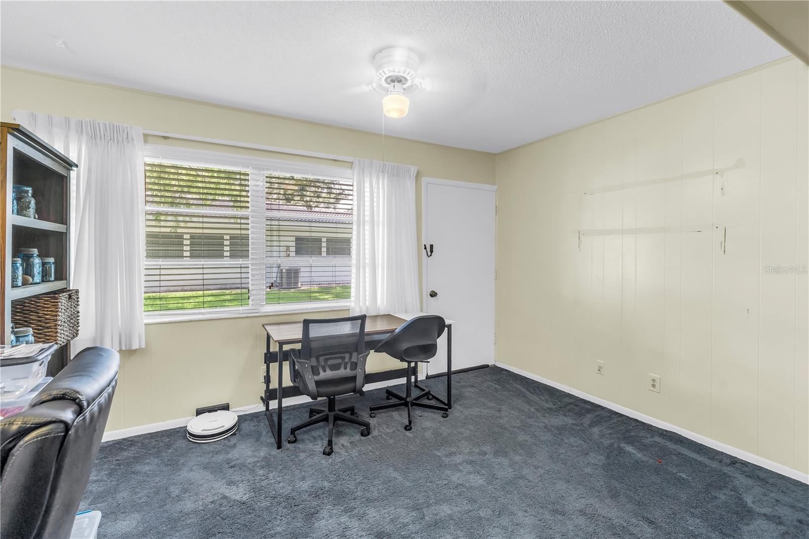 TWIN OAKS APTS - Residential