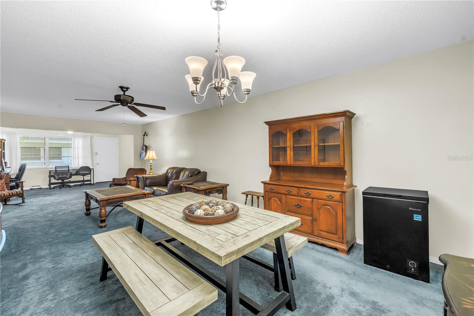 TWIN OAKS APTS - Residential
