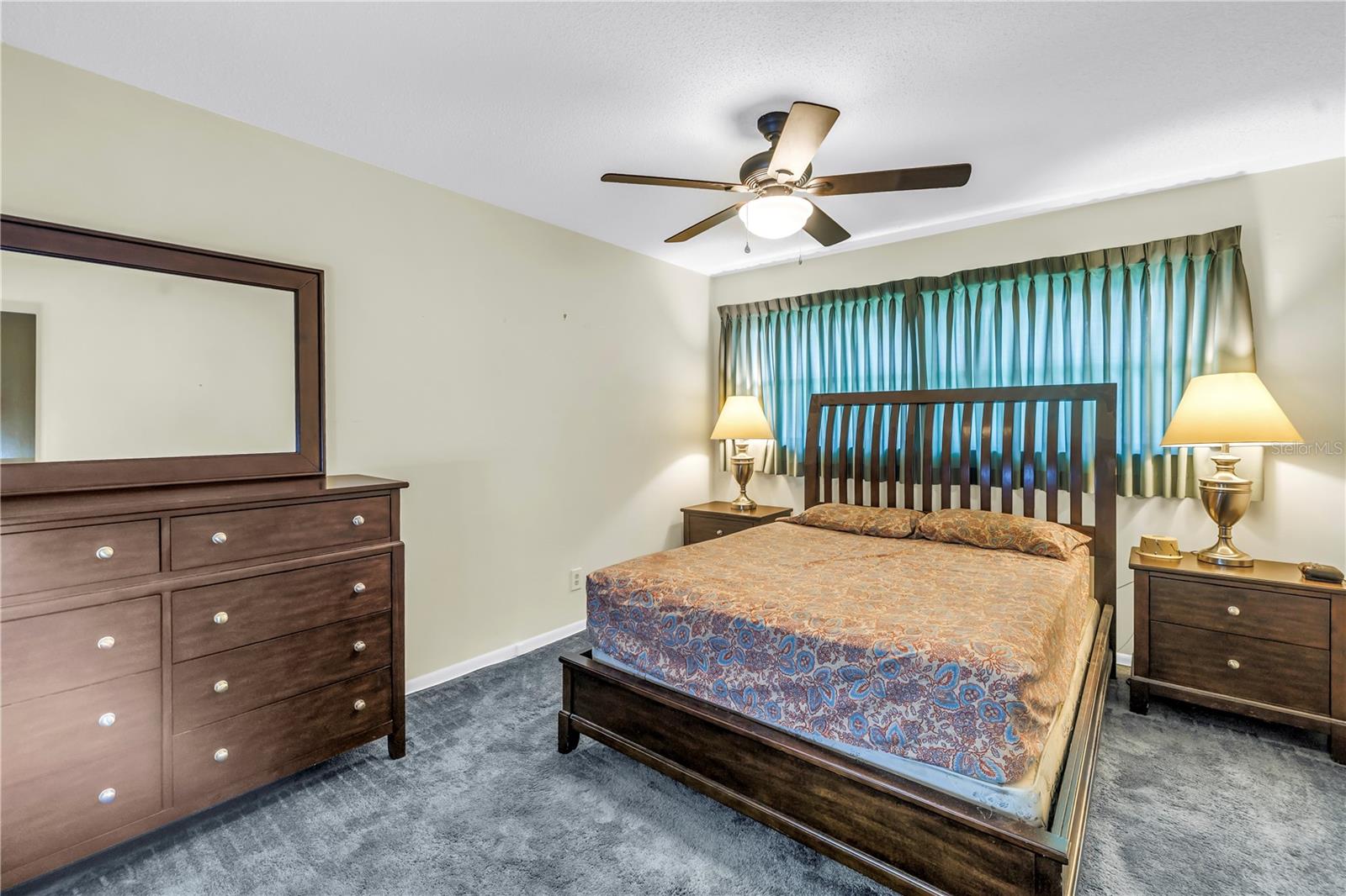 TWIN OAKS APTS - Residential