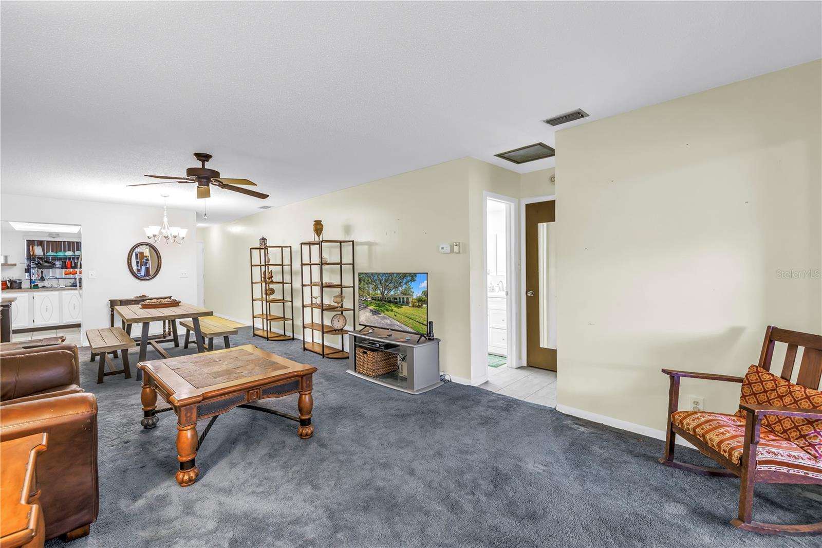 TWIN OAKS APTS - Residential