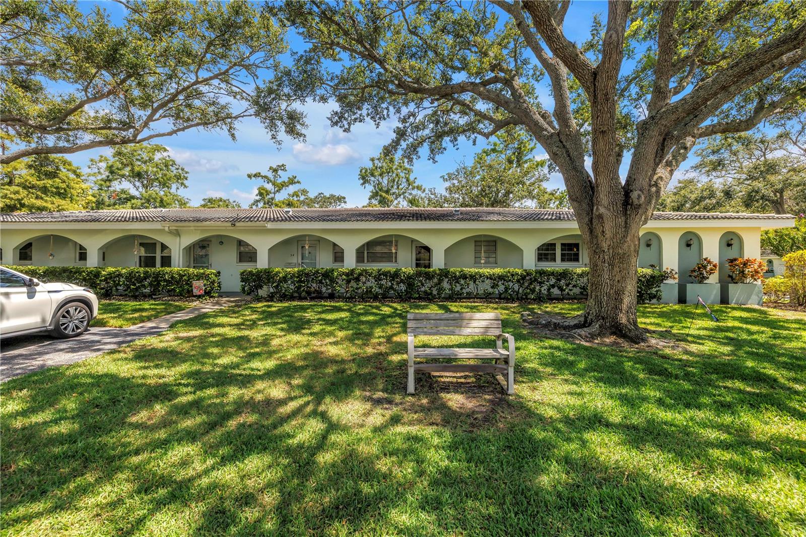 TWIN OAKS APTS - Residential