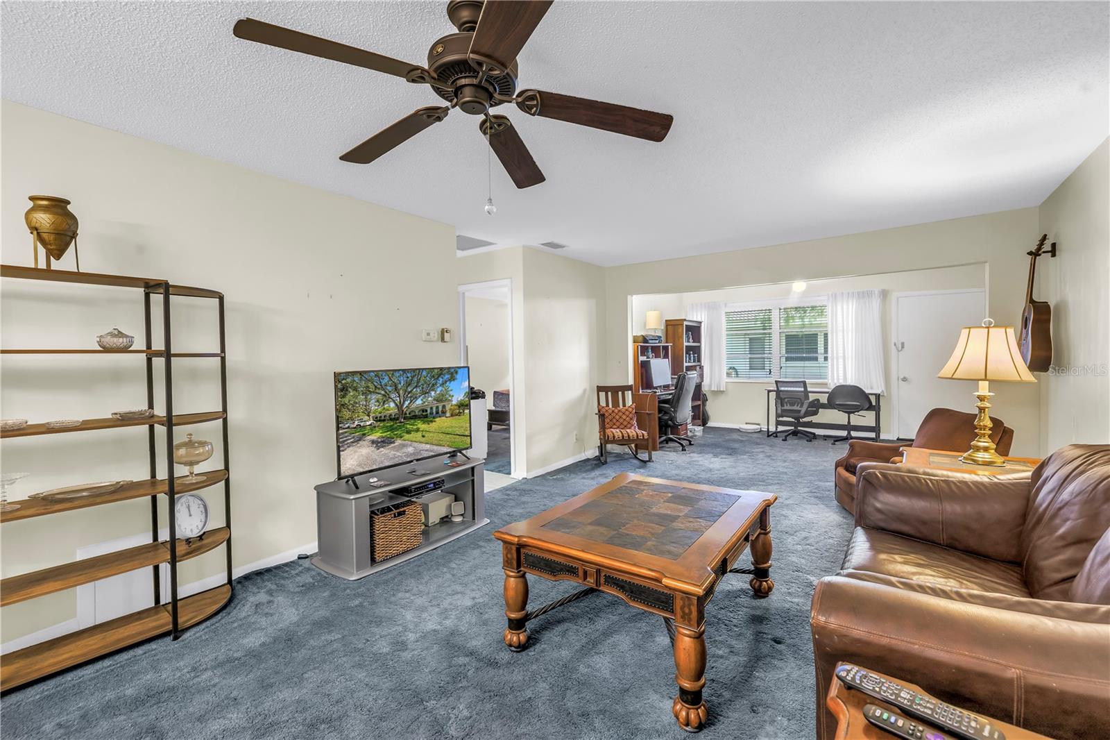 TWIN OAKS APTS - Residential