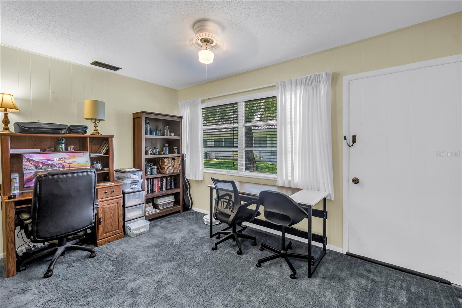 TWIN OAKS APTS - Residential