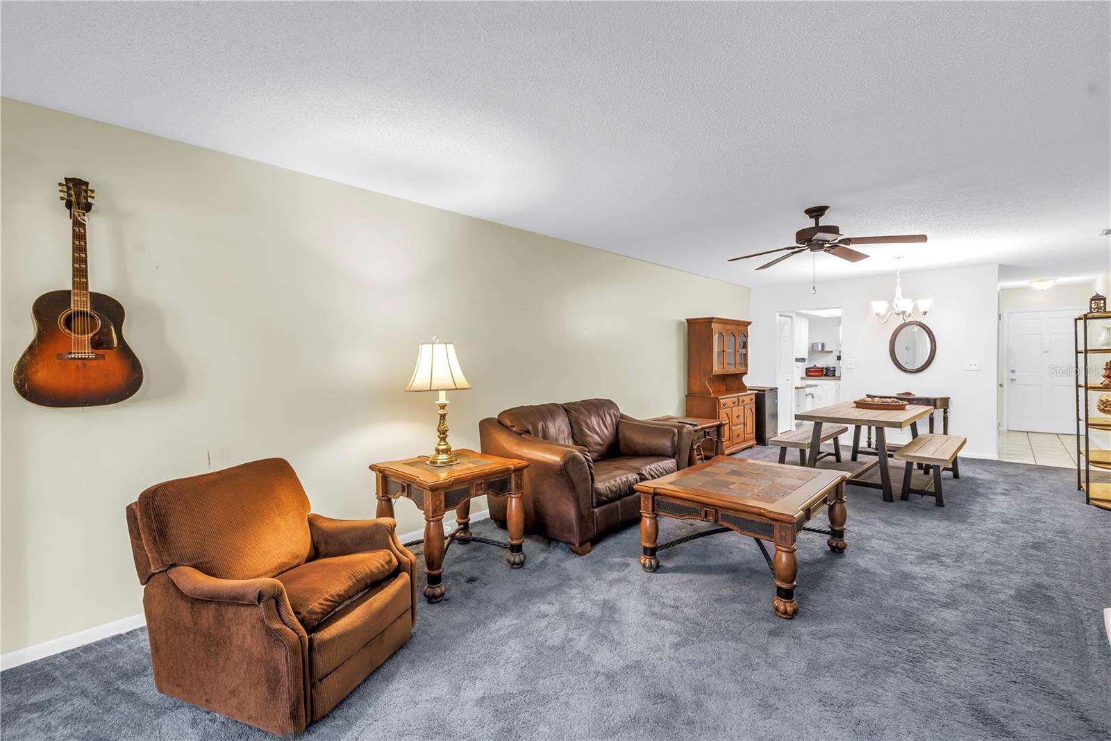 TWIN OAKS APTS - Residential