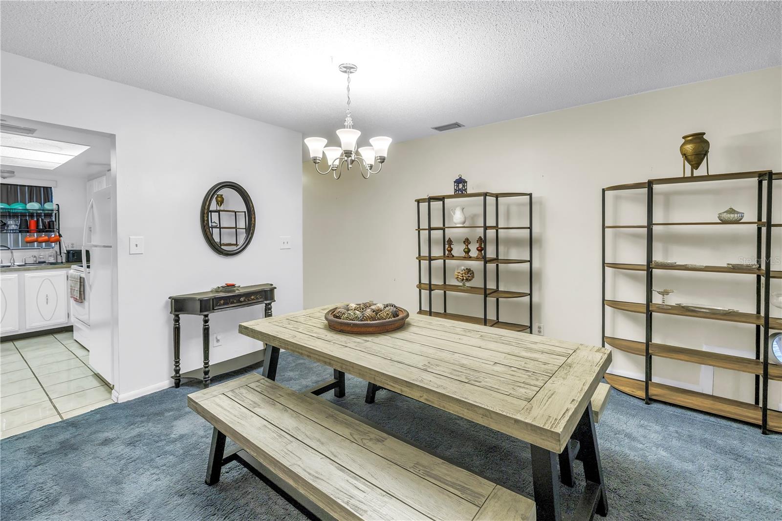 TWIN OAKS APTS - Residential