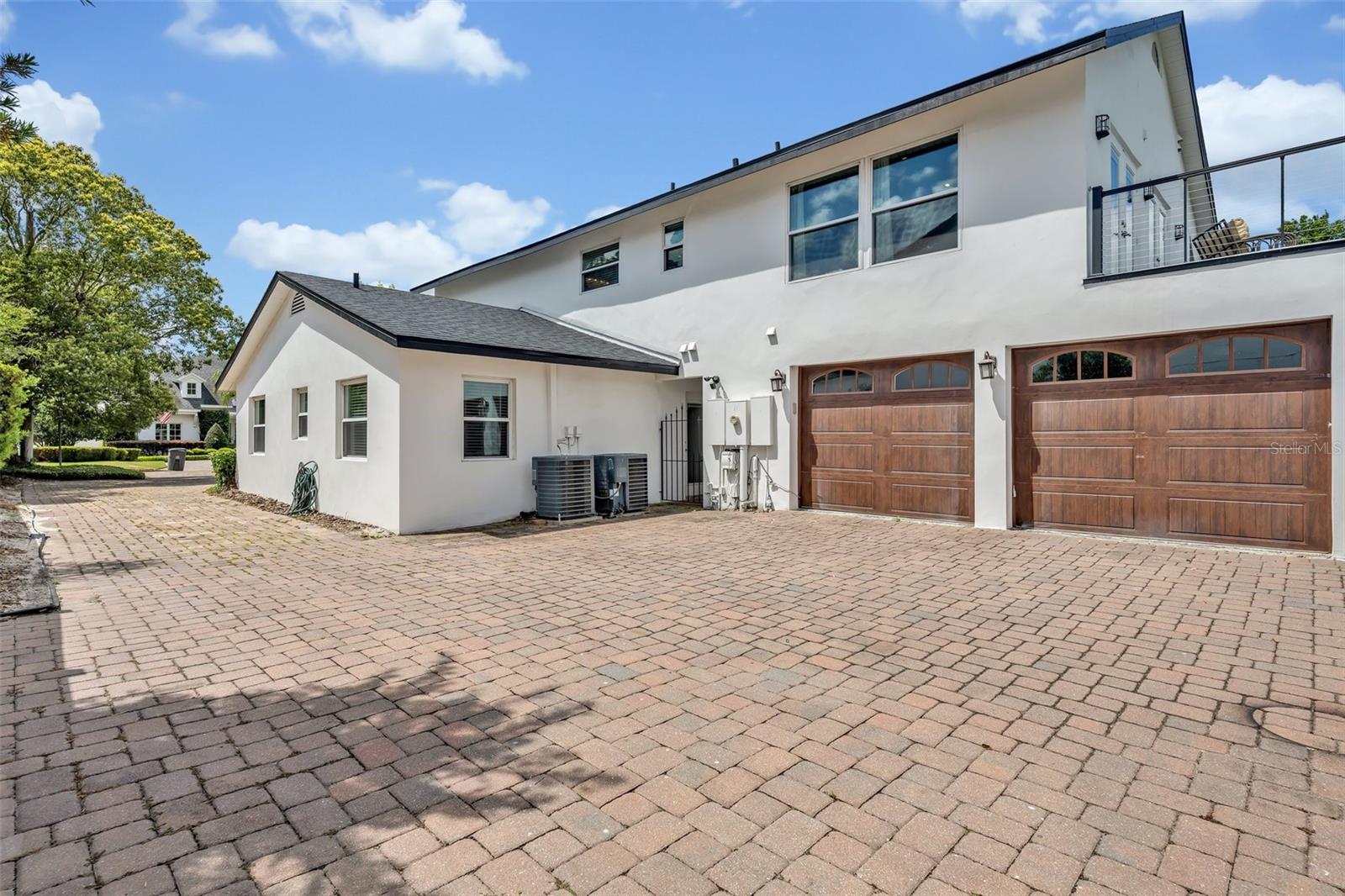 1661 WOODLAND AVENUE