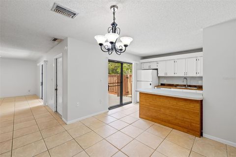 Single Family Residence in FORT MYERS FL 5241 CEDARBEND DRIVE 10.jpg