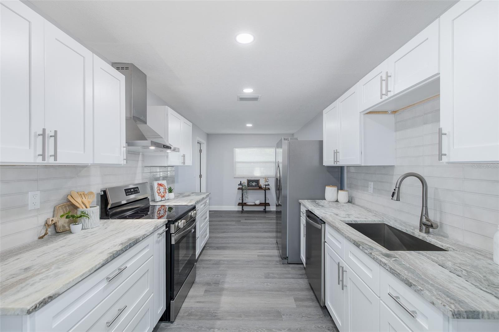 1815 DRIFTWOOD CIRCLE S