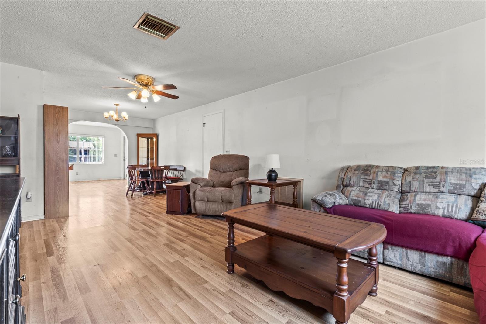 DERBY OAKS - Residential