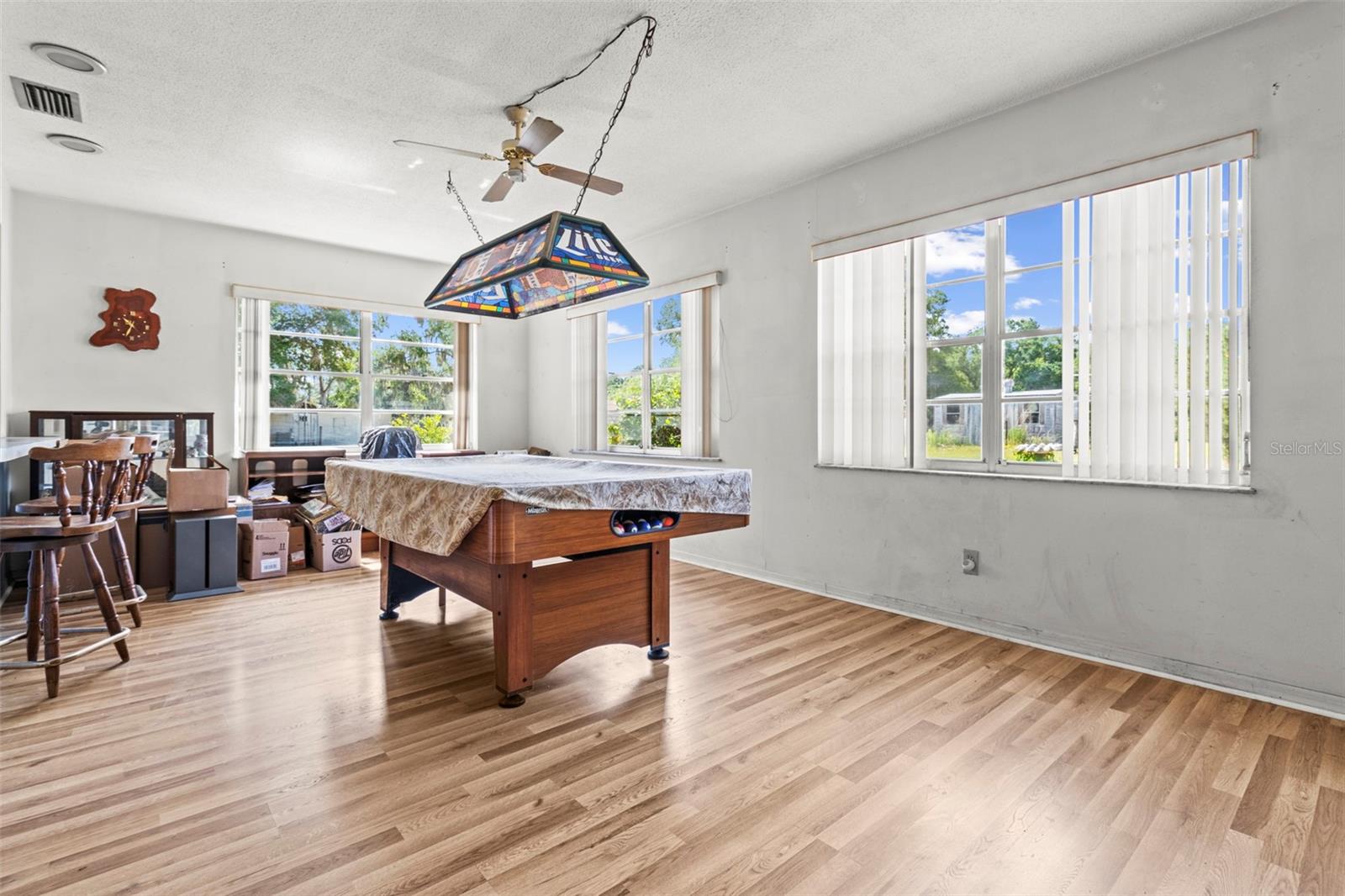 DERBY OAKS - Residential