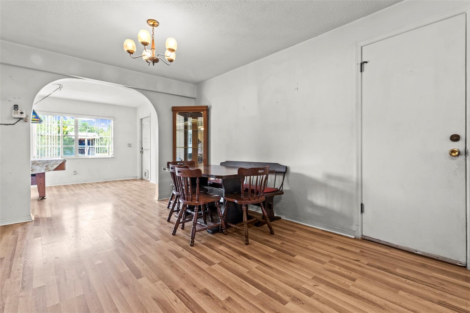 DERBY OAKS - Residential