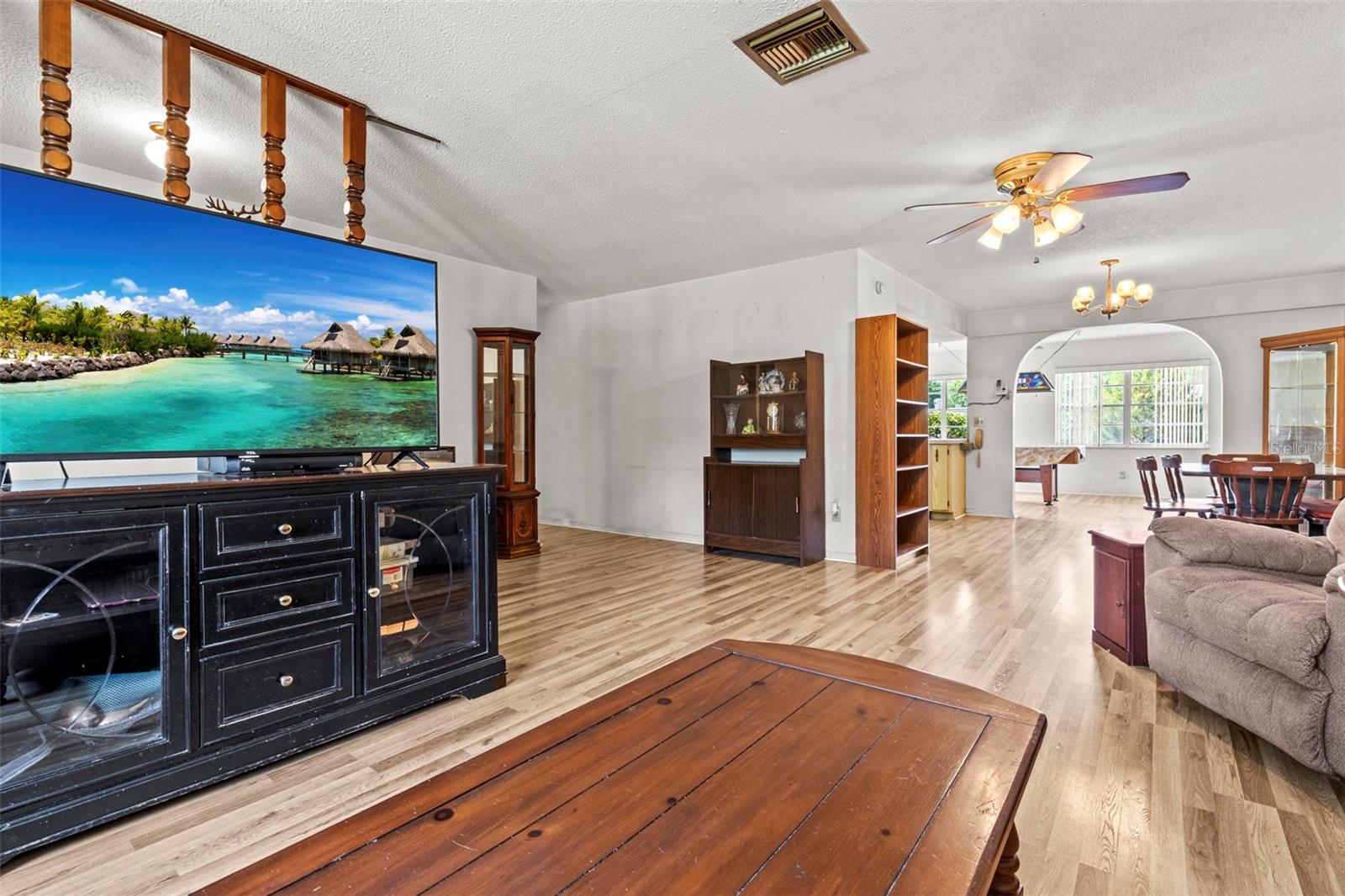 DERBY OAKS - Residential