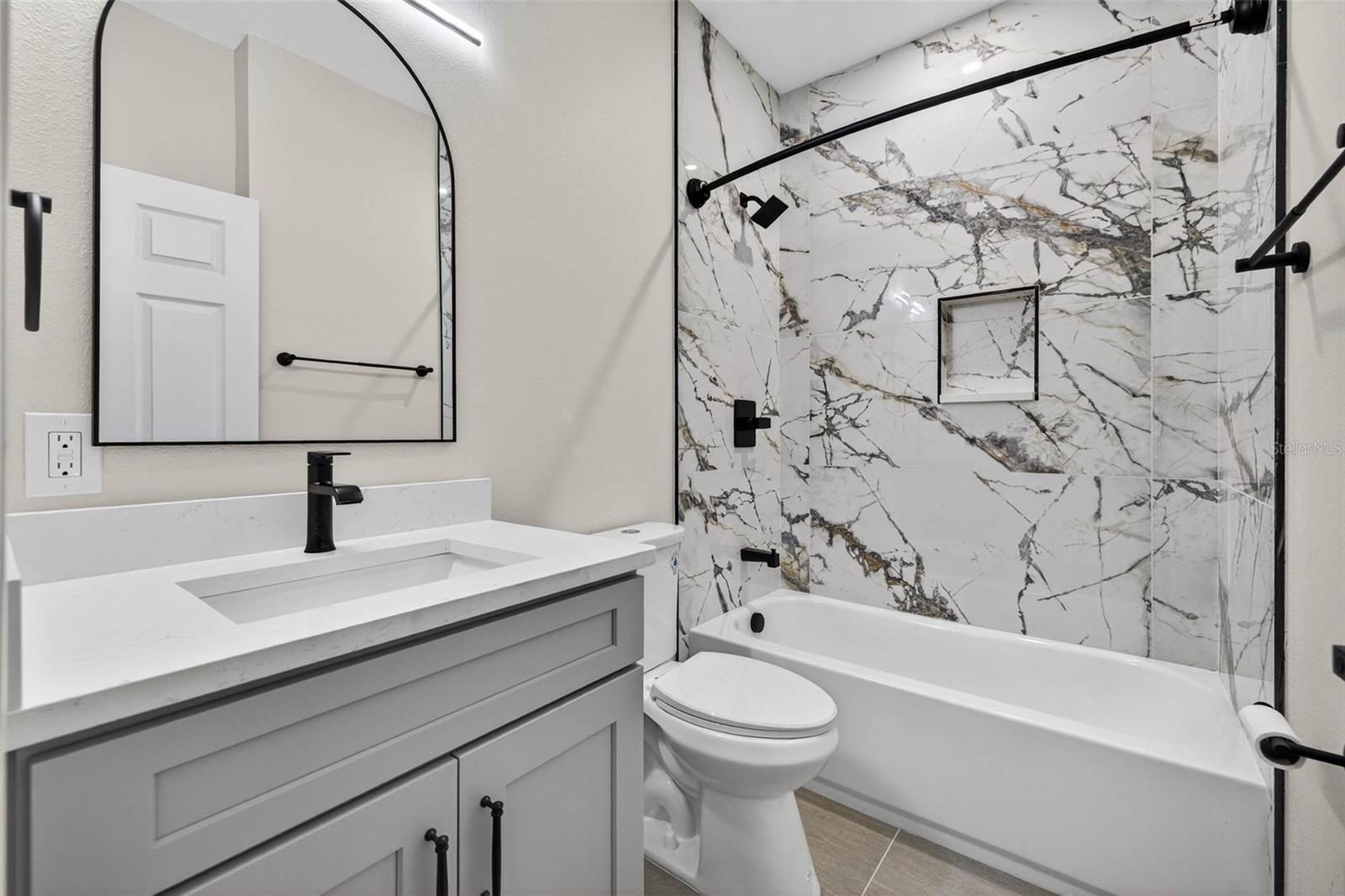 HARVEYS ADD TO OAK RIDGE - Residential Lease