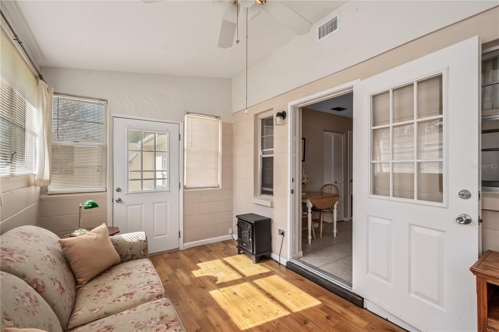 ON TOP OF THE WORLD - Residential