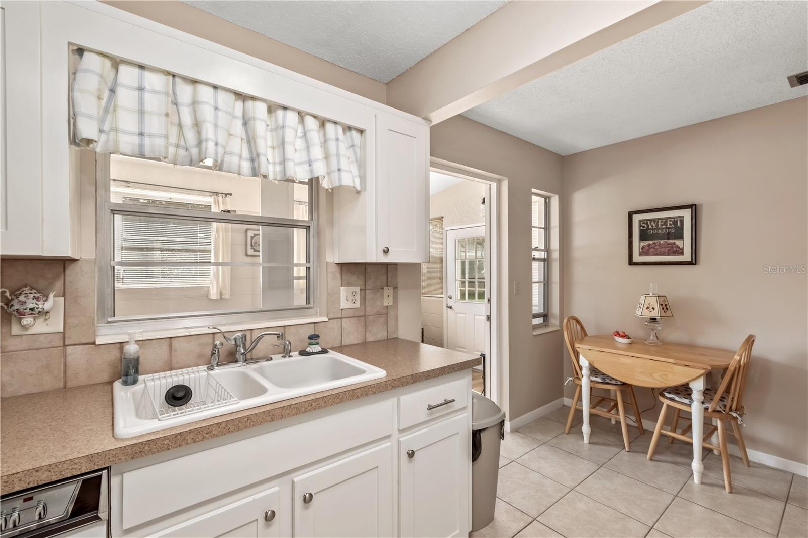 ON TOP OF THE WORLD - Residential