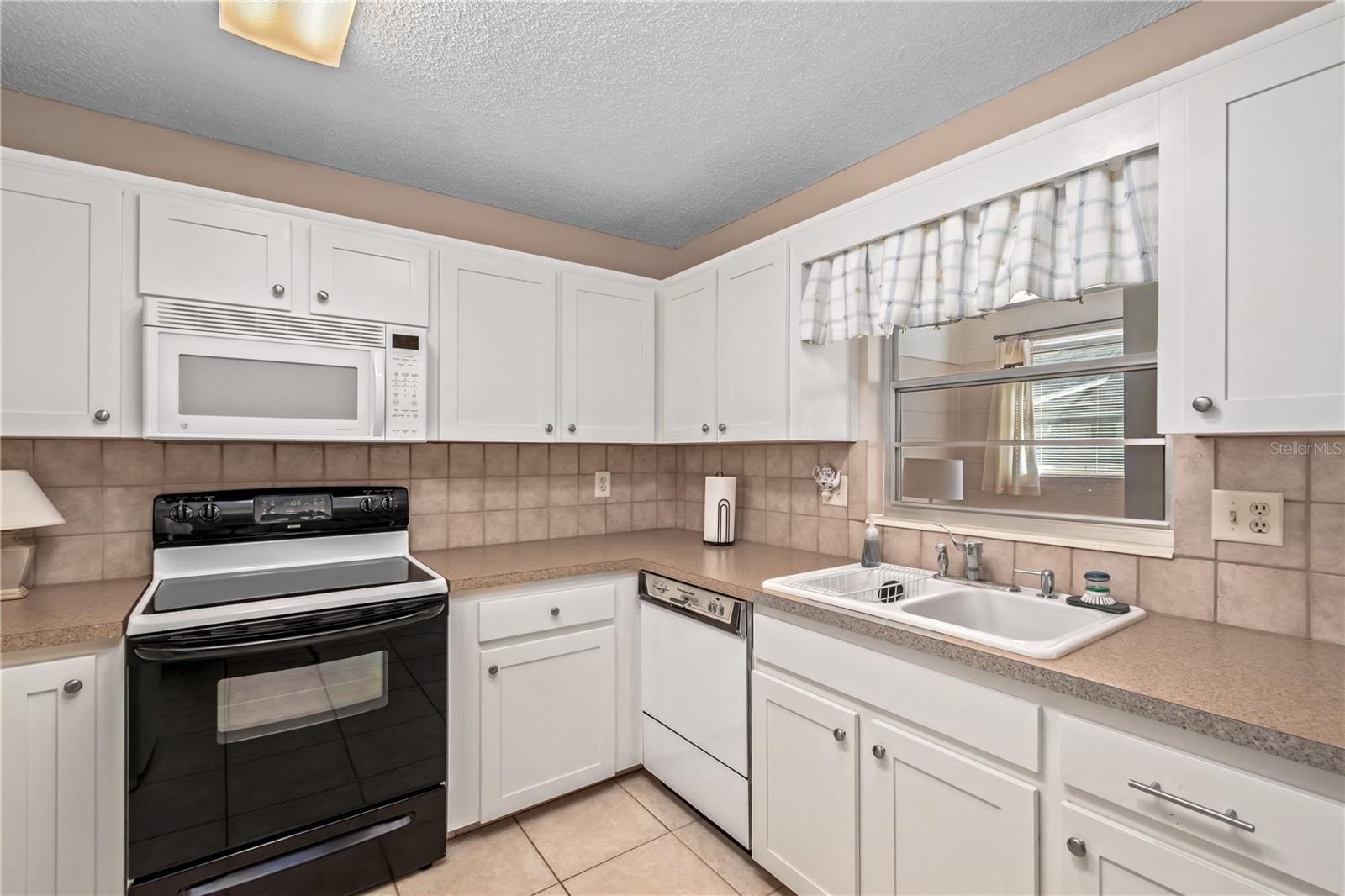 ON TOP OF THE WORLD - Residential