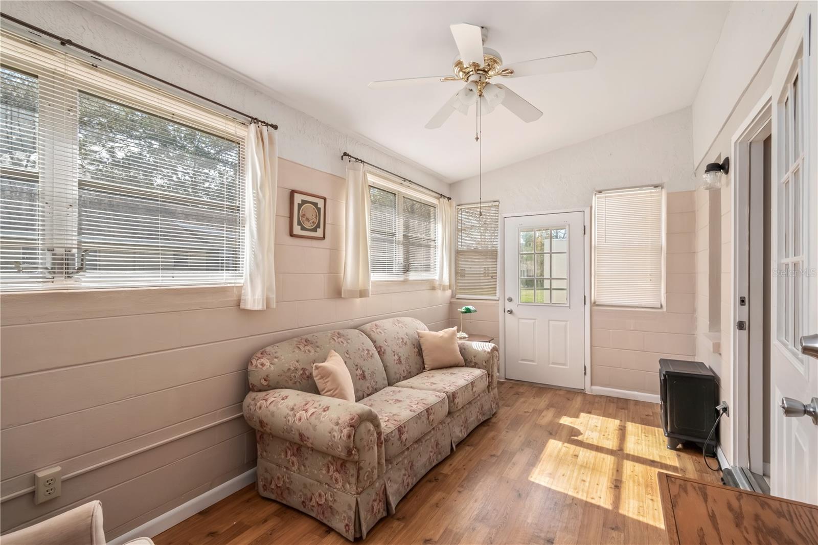 ON TOP OF THE WORLD - Residential