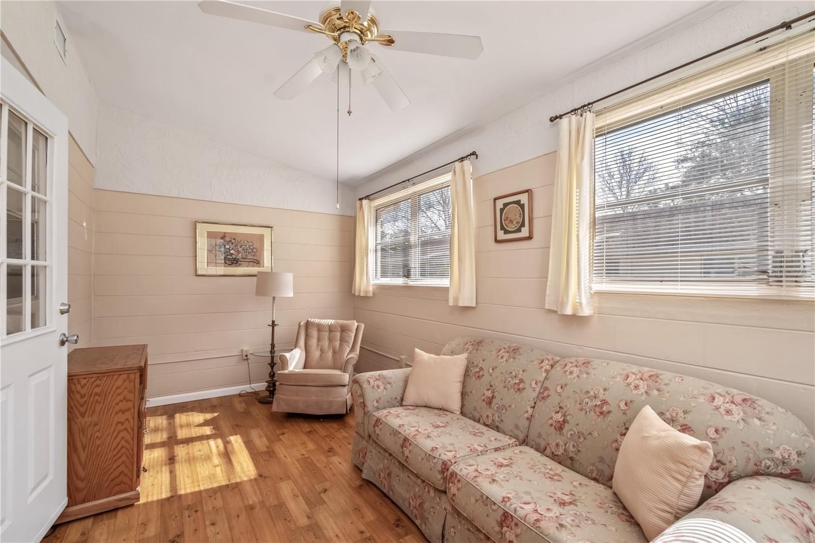 ON TOP OF THE WORLD - Residential