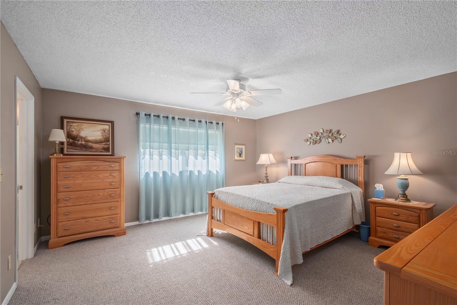 ON TOP OF THE WORLD - Residential