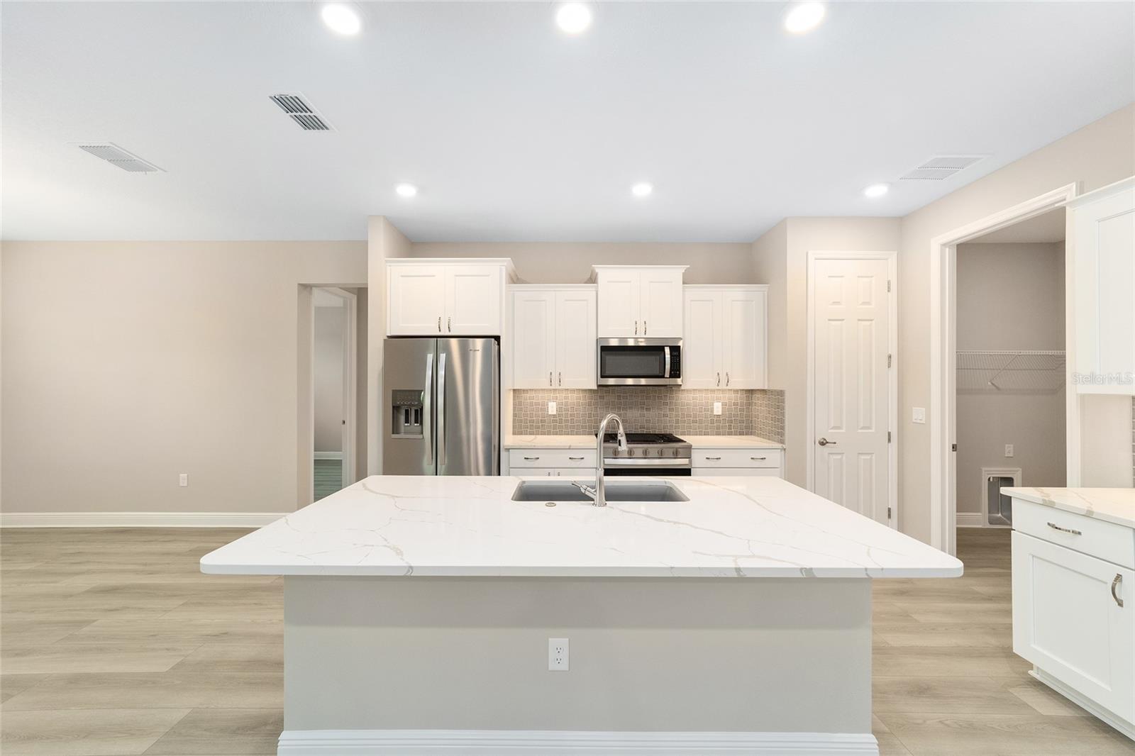 ON TOP OF THE WORLD - Residential