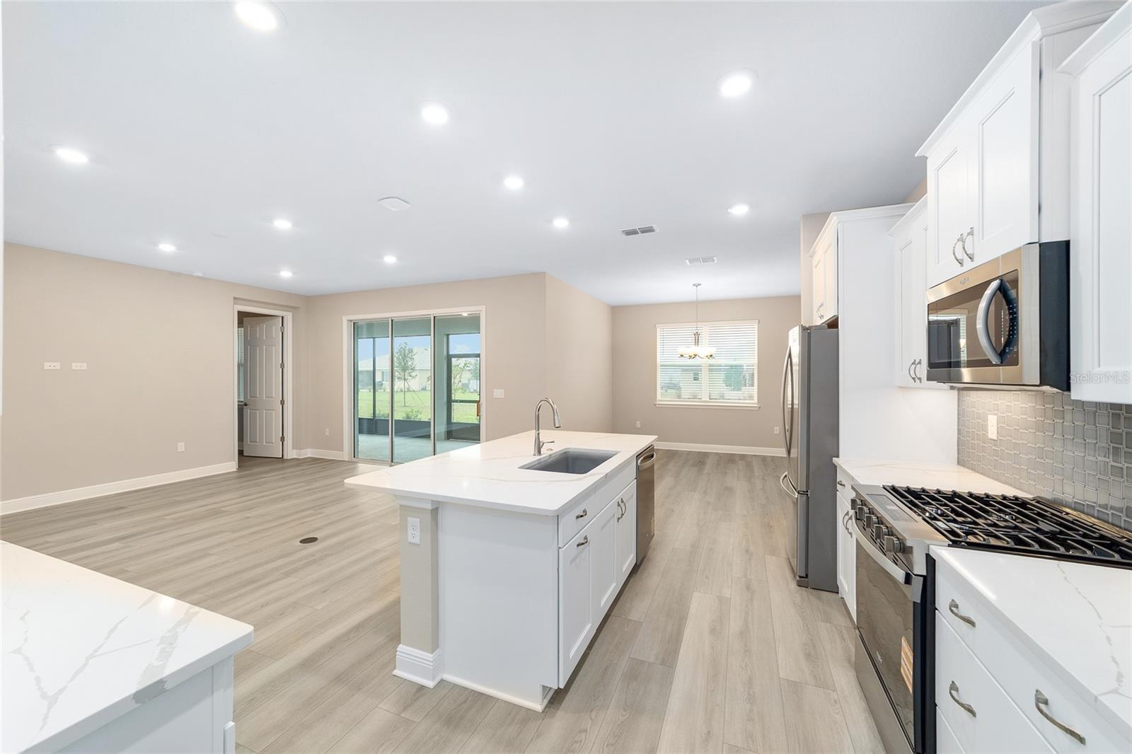 ON TOP OF THE WORLD - Residential