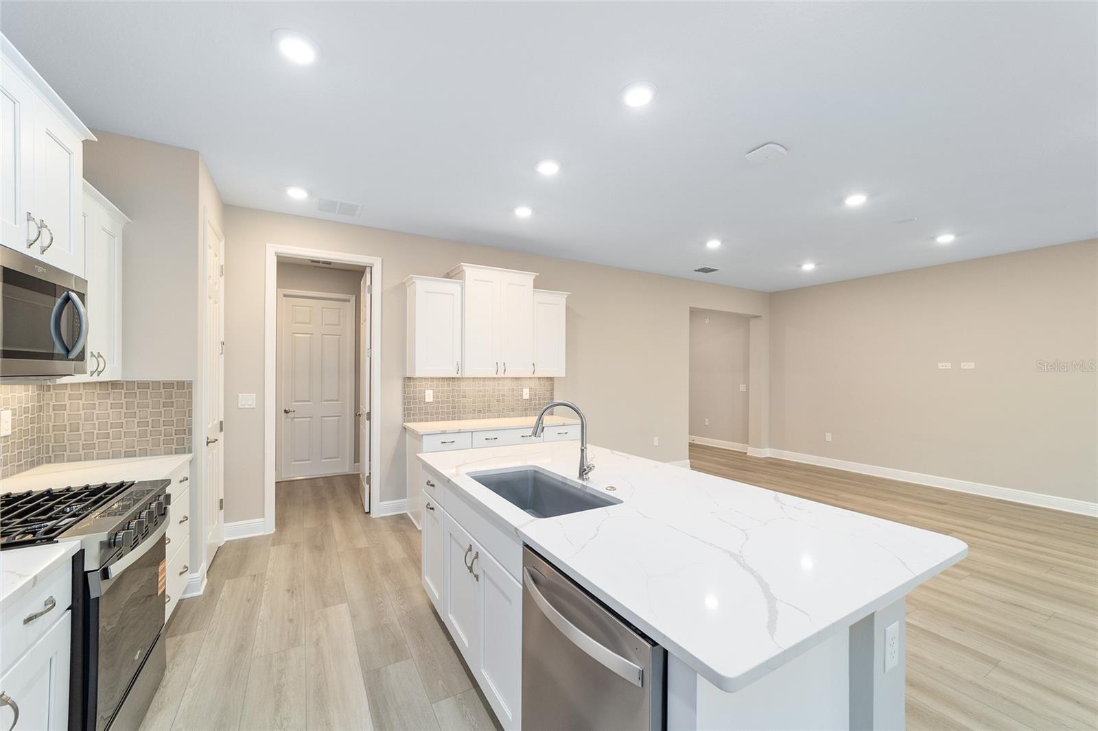 ON TOP OF THE WORLD - Residential