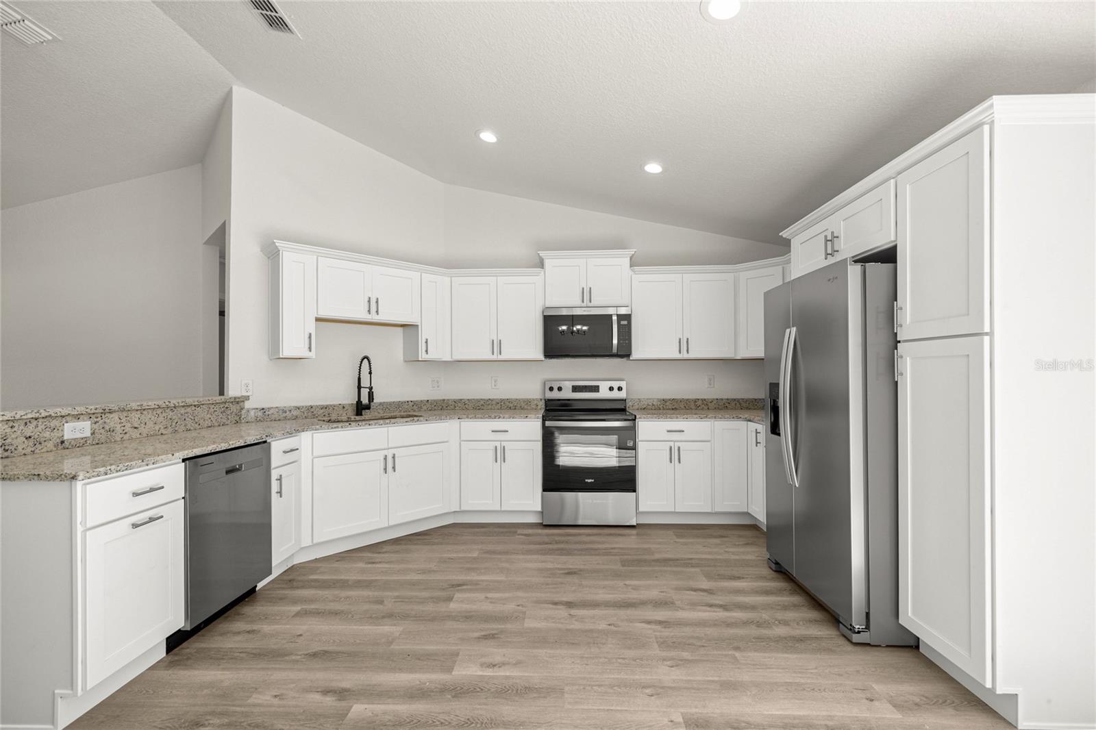 RAINBOW LAKES ESTATE - Residential