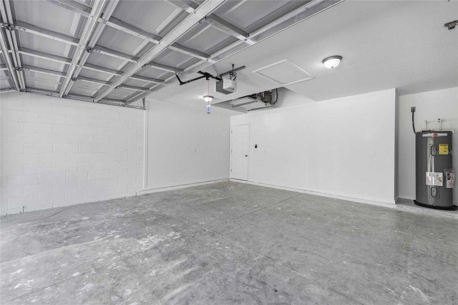 RAINBOW LAKES ESTATE - Residential