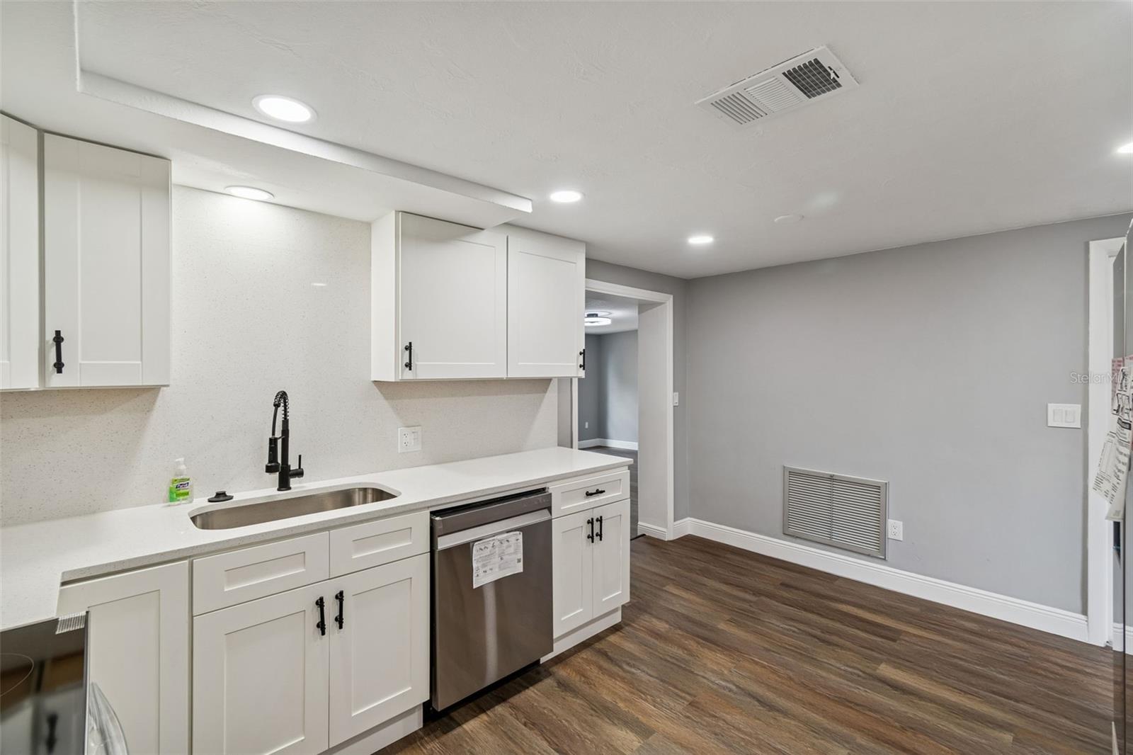 HOLIDAY GARDEN ESTATES - Residential