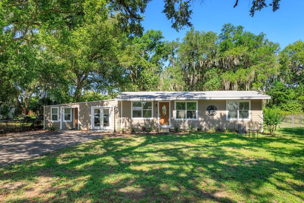 Photo of 2820 Magnolia Avenue, Sanford, FL 32773 (MLS # G5112583)