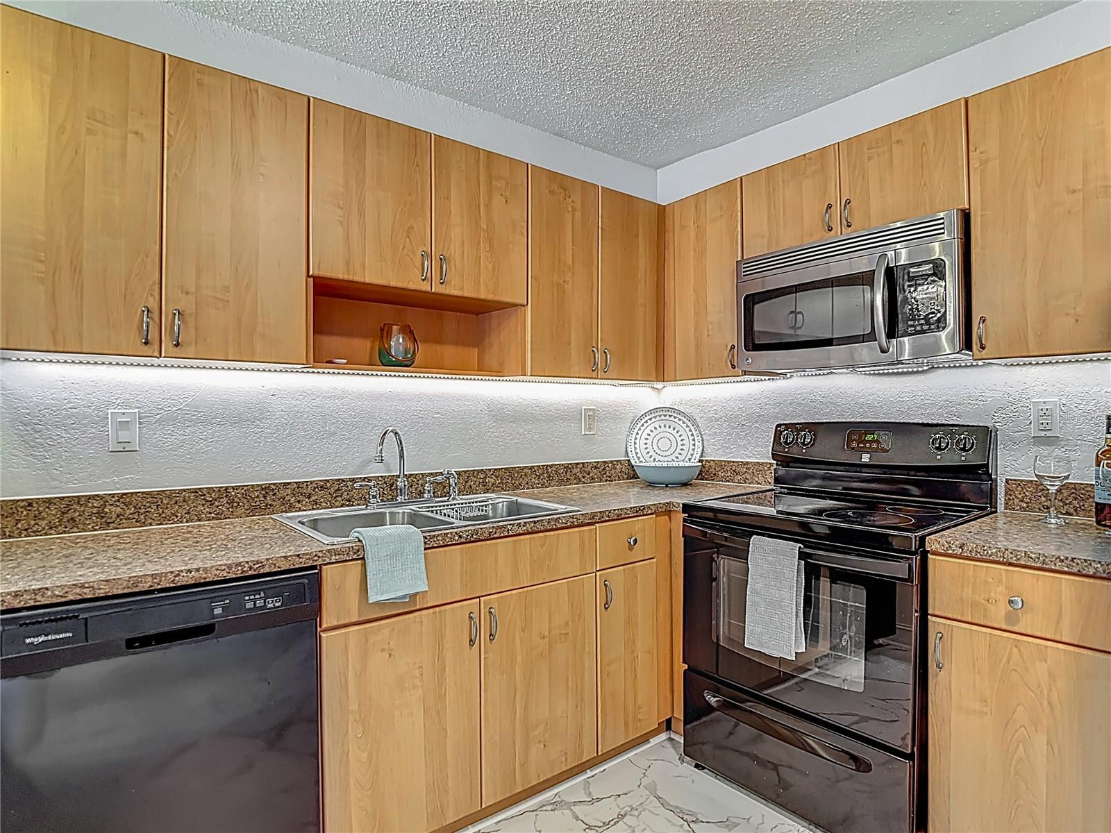 GLENDALE VILLAS A CONDO - Residential Lease
