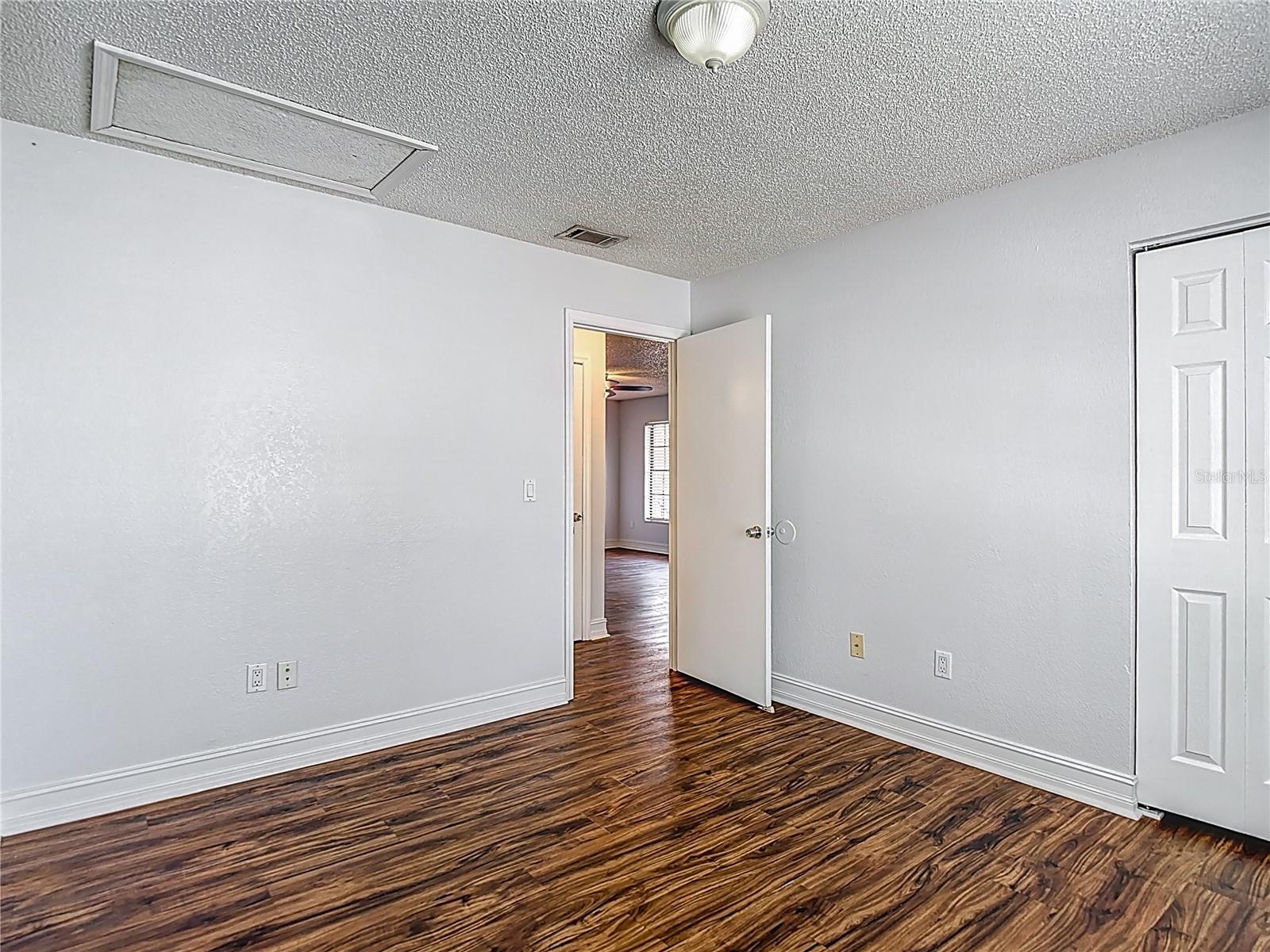 GLENDALE VILLAS A CONDO - Residential Lease