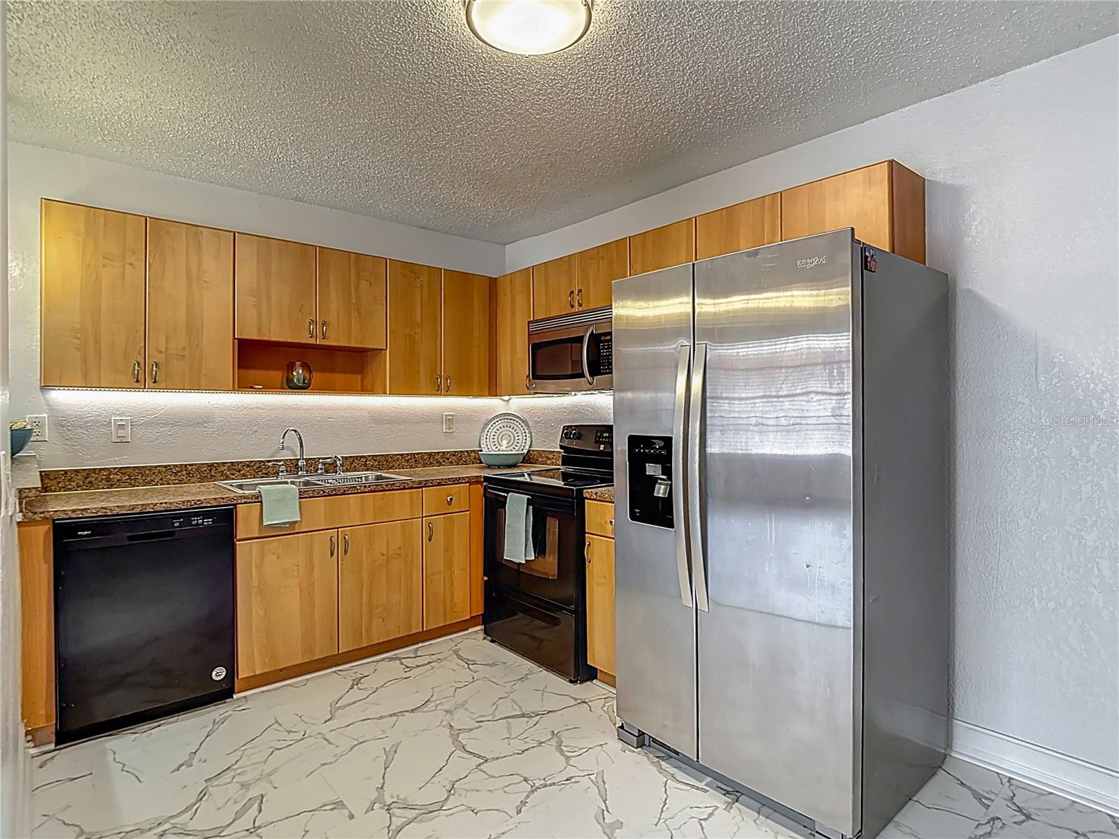 GLENDALE VILLAS A CONDO - Residential Lease